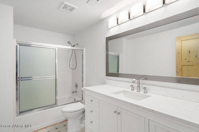 1671 Wooded Acres DR, Sagle, ID 83860