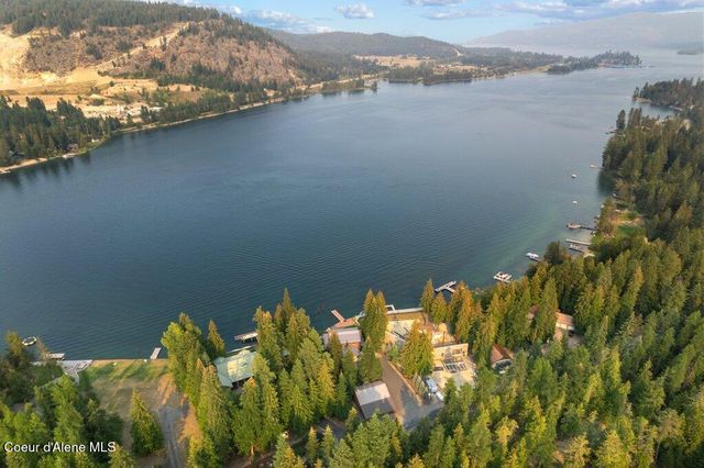 1671 Wooded Acres DR, Sagle, ID 83860