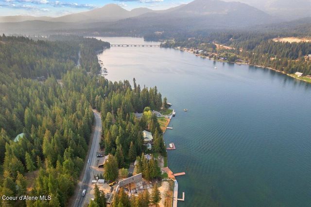 1671 Wooded Acres DR, Sagle, ID 83860