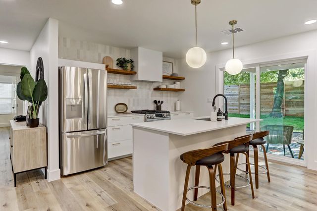 207 White Oak DR, Austin, TX 78753
