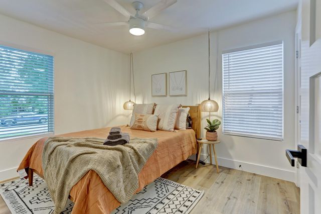 207 White Oak DR, Austin, TX 78753