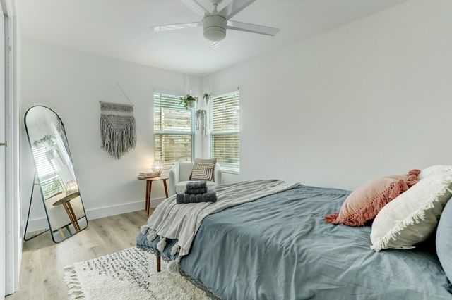 207 White Oak DR, Austin, TX 78753