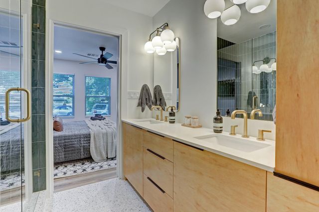 207 White Oak DR, Austin, TX 78753