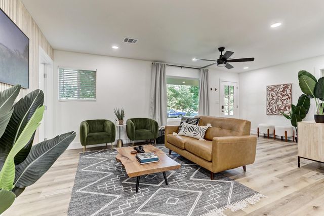 207 White Oak DR, Austin, TX 78753
