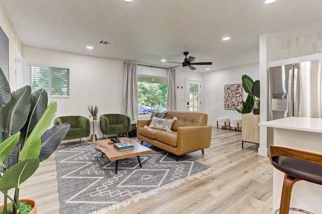 207 White Oak DR, Austin, TX 78753