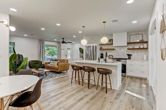 207 White Oak DR, Austin, TX 78753