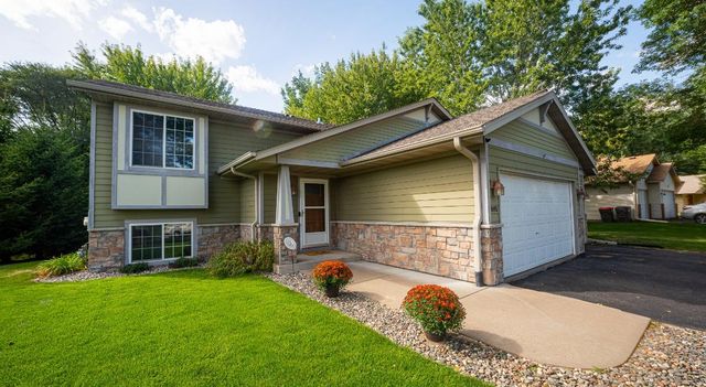 895 Marigold Drive, Cambridge, MN 55008