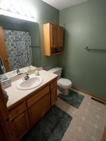 895 Marigold Drive, Cambridge, MN 55008