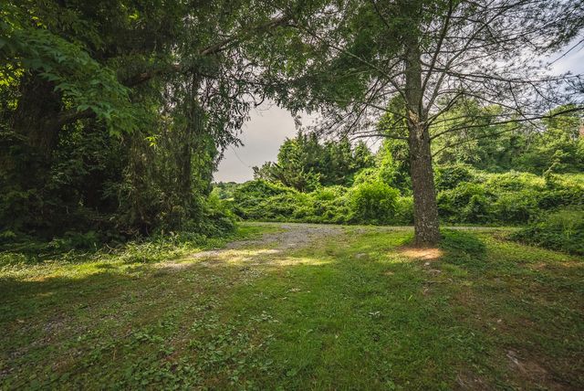 10289 Russwood RD, Bent Mountain, VA 24059
