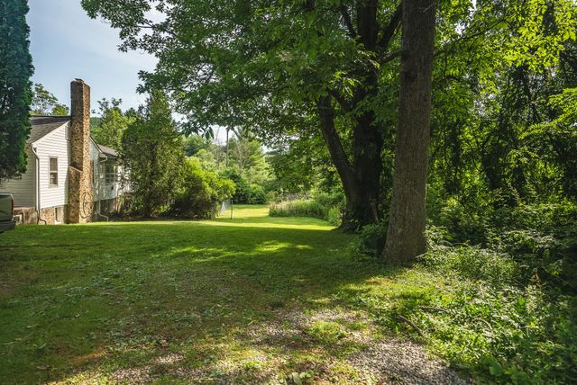 10289 Russwood RD, Bent Mountain, VA 24059
