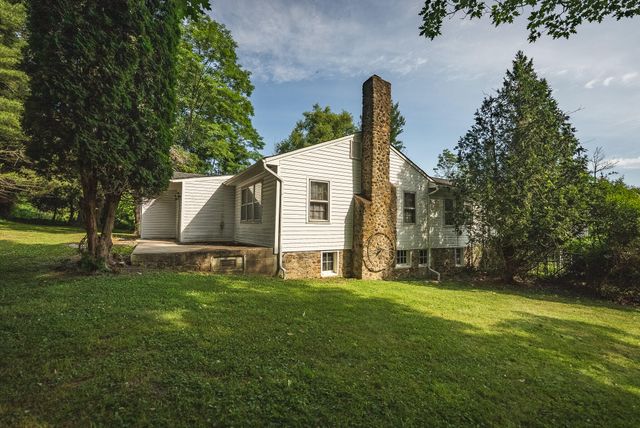 10289 Russwood RD, Bent Mountain, VA 24059