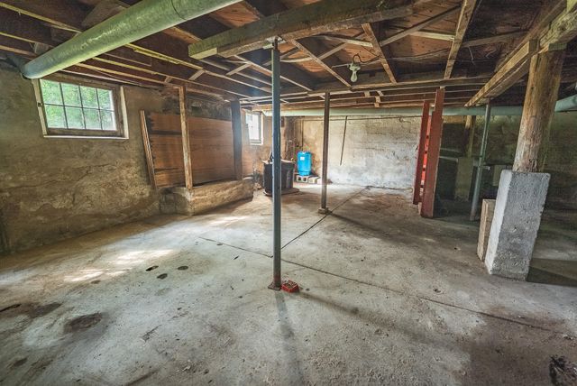 10289 Russwood RD, Bent Mountain, VA 24059