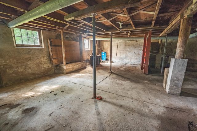 10289 Russwood RD, Bent Mountain, VA 24059