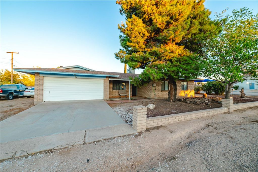 2202 Los Angeles Street, Kingman, AZ 86401