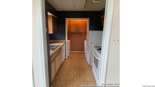 6330 Cambridge Dr Apt 2, San Antonio, TX 78218