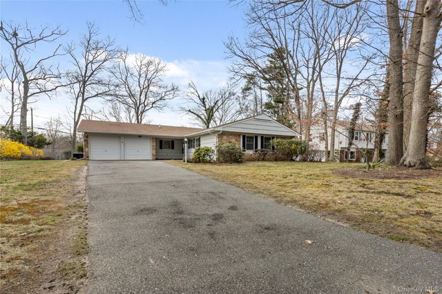 44 Sycamore Circle, Stony Brook, NY 11790