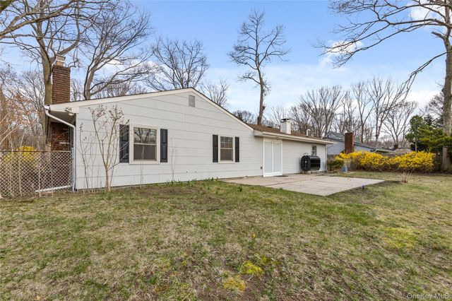 44 Sycamore Circle, Stony Brook, NY 11790