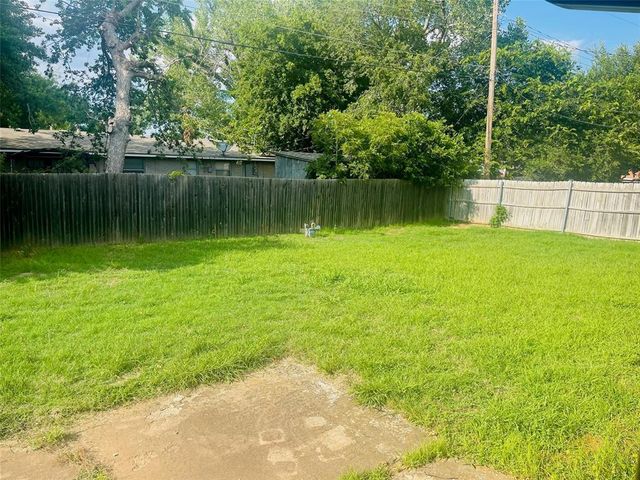 1929 Meeker Drive, The Village, OK 73120