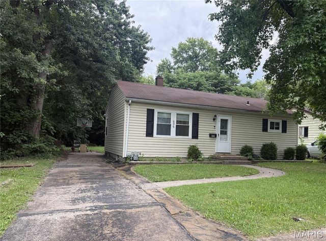 636 Royal Heights Road, Belleville, IL 62226