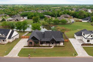 10160 Oakwood Drive, Edmond, OK 73025