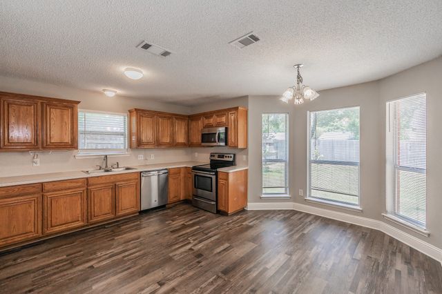 904 Parkhill Drive, Mansfield, TX 76063
