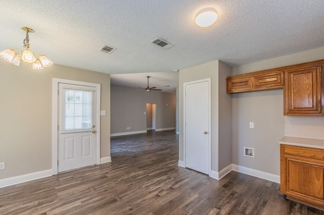 904 Parkhill Drive, Mansfield, TX 76063