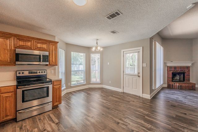 904 Parkhill Drive, Mansfield, TX 76063