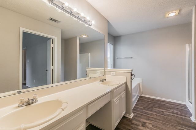 904 Parkhill Drive, Mansfield, TX 76063