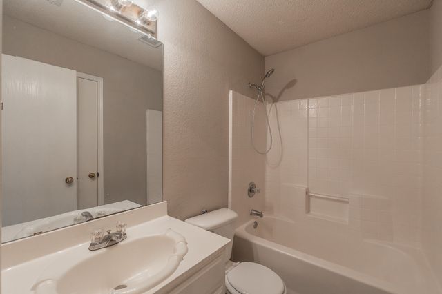 904 Parkhill Drive, Mansfield, TX 76063