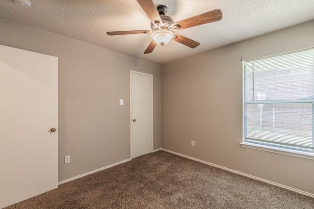 904 Parkhill Drive, Mansfield, TX 76063