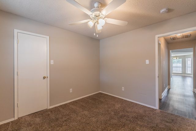 904 Parkhill Drive, Mansfield, TX 76063