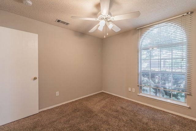 904 Parkhill Drive, Mansfield, TX 76063