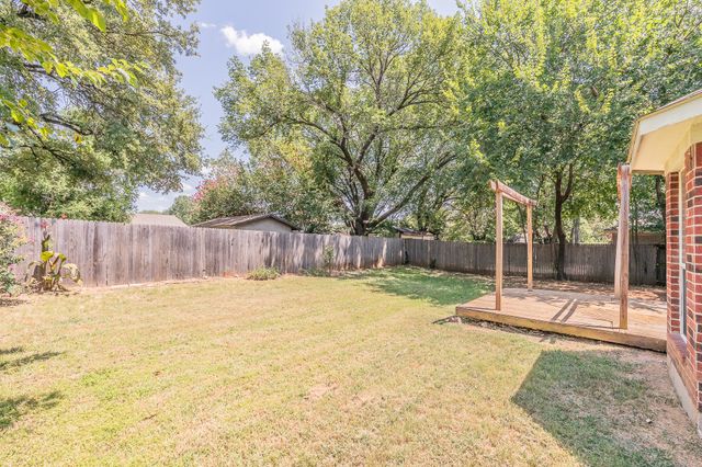 904 Parkhill Drive, Mansfield, TX 76063