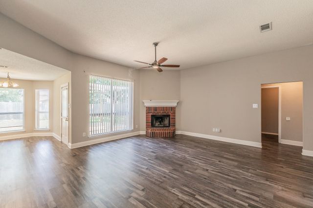 904 Parkhill Drive, Mansfield, TX 76063