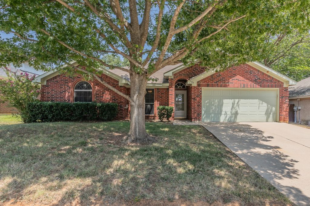 904 Parkhill Drive, Mansfield, TX 76063