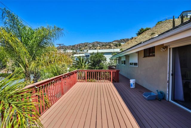 3003 Mesa Verde Drive, Burbank, CA 91504