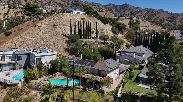 3003 Mesa Verde Drive, Burbank, CA 91504