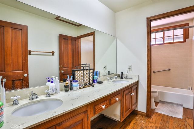 3003 Mesa Verde Drive, Burbank, CA 91504