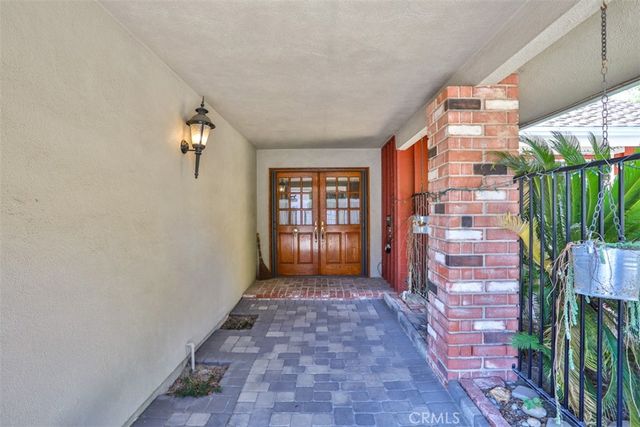 3003 Mesa Verde Drive, Burbank, CA 91504