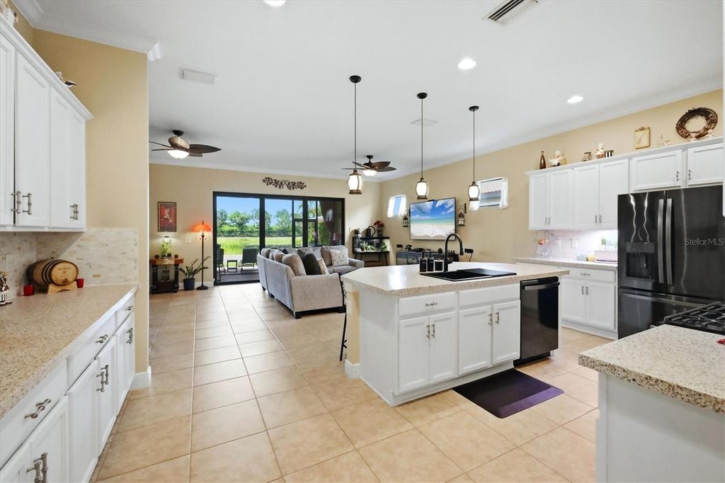 Image 13 of property listing at 10035 MARBELLA DRIVE, Bradenton, FL 34211