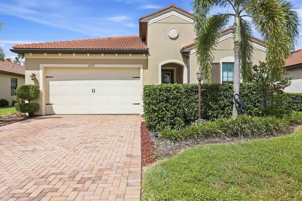 Image 3 of property listing at 10035 MARBELLA DRIVE, Bradenton, FL 34211