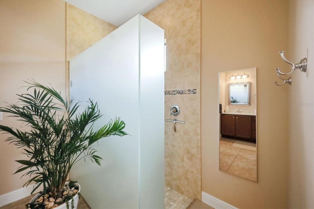 Image 23 of property listing at 10035 MARBELLA DRIVE, Bradenton, FL 34211