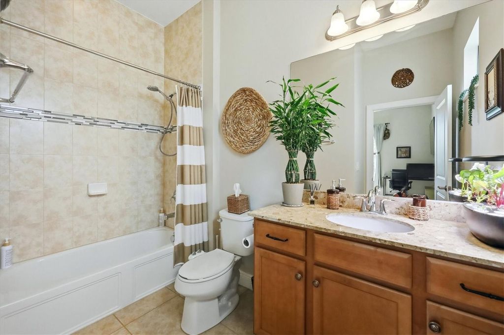 Image 25 of property listing at 10035 MARBELLA DRIVE, Bradenton, FL 34211
