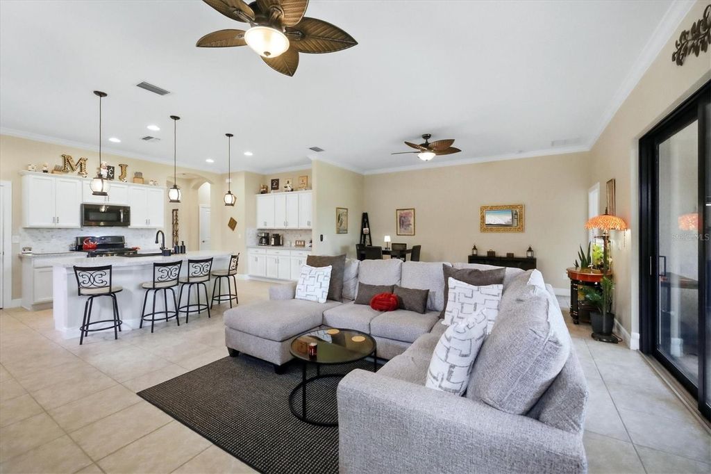 Image 5 of property listing at 10035 MARBELLA DRIVE, Bradenton, FL 34211