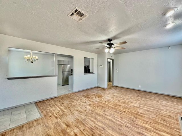 925 Swan Lake Court, Edmond, OK 73003