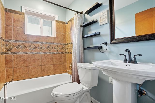 323 W Bigelow Avenue, Findlay, OH 45840