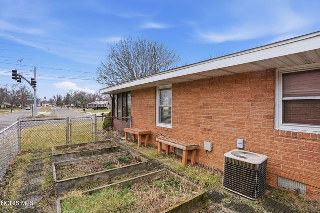 323 W Bigelow Avenue, Findlay, OH 45840