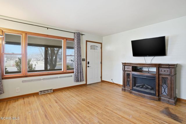 323 W Bigelow Avenue, Findlay, OH 45840