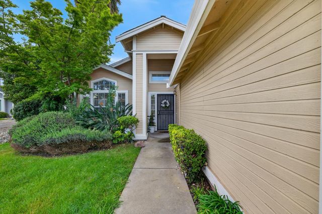 4 SAN ROGUE Ct, Sacramento, CA 95823