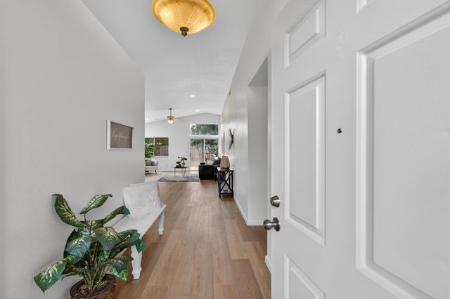 4 SAN ROGUE Ct, Sacramento, CA 95823